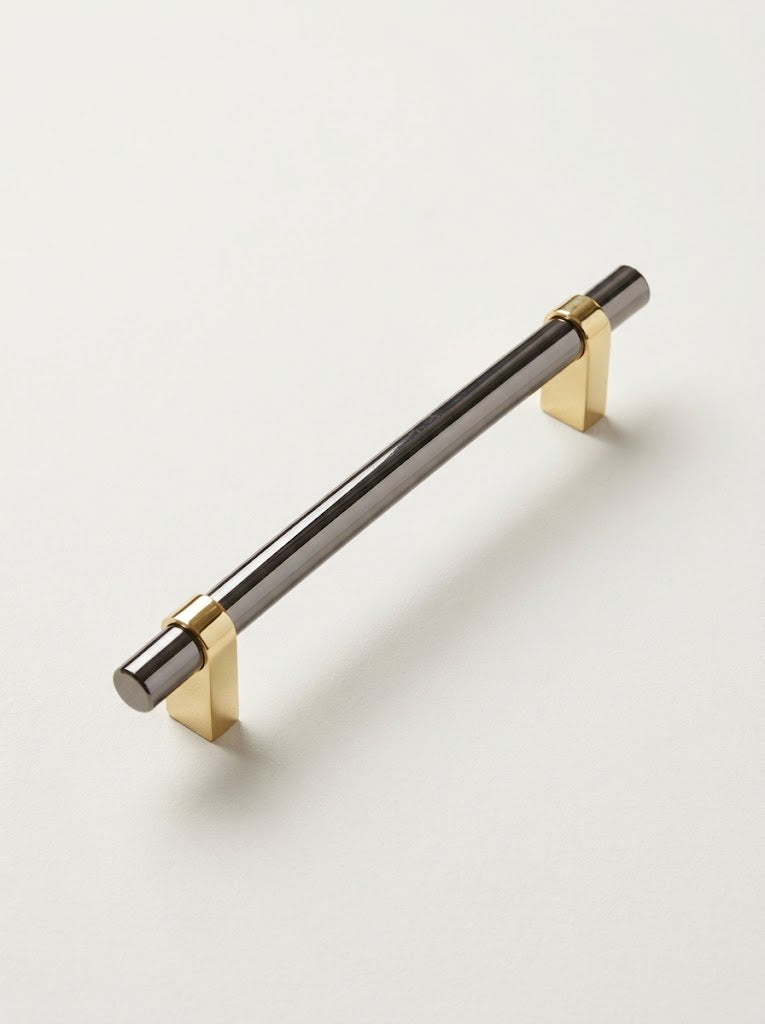 Handtag Kontrast 128 C/C Svart Nickel/Mässing