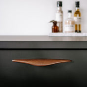 Handle 160 C/C Walnut
