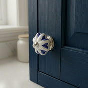 Knopp 46 mm BLOMSTERFORMET Hvit/Blå/Krom