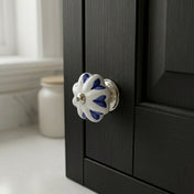 Knopp 46 mm BLOMSTERFORMET Hvit/Blå/Krom